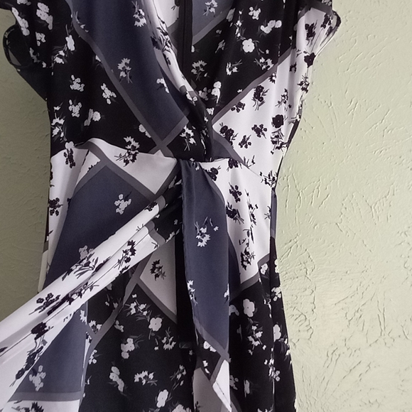 Soho new york&company jeans, floral dress - Picture 3 of 11